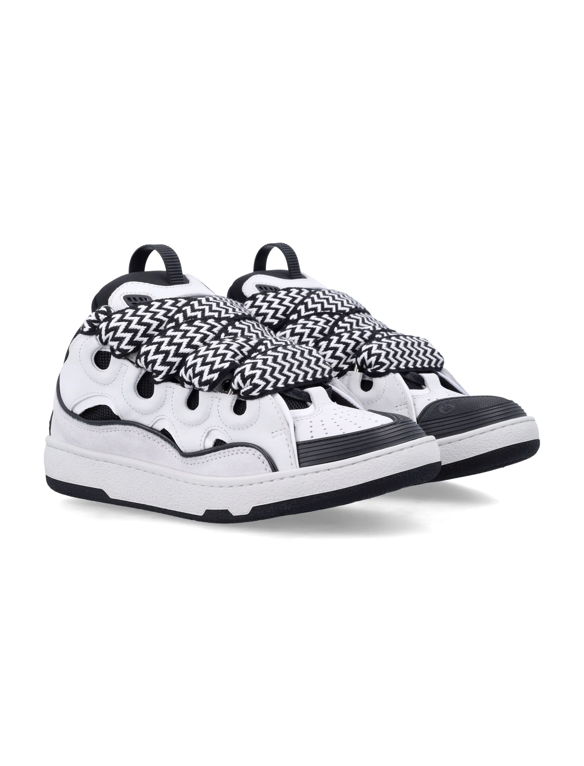 Low-Top Sneakers With Oversized Black And White Laces - Image 3